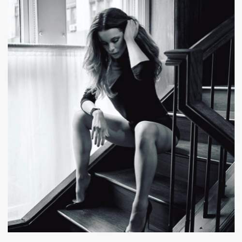 pics Kate Beckinsale feet & legs ! American Actress