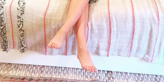 pics Odette Annable e feet & legs