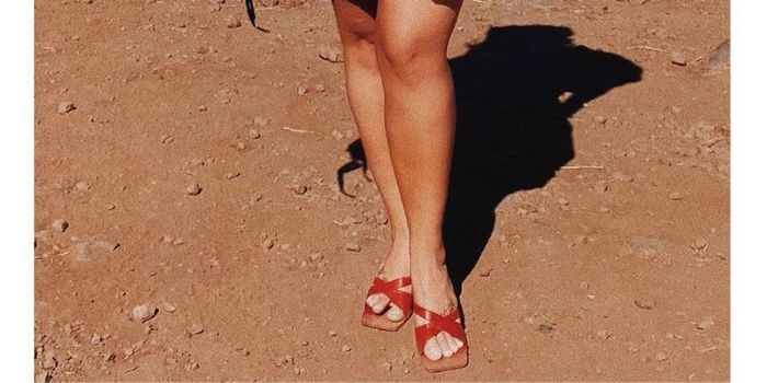 pics Demi Lovato g feet & legs