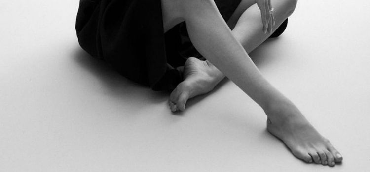 pics Rosie Huntington-Whiteley c feet & legs