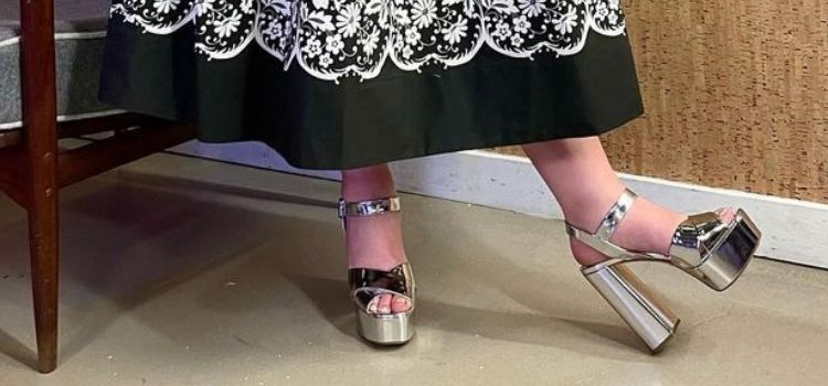Pics Aidy Bryant Feet And Legs