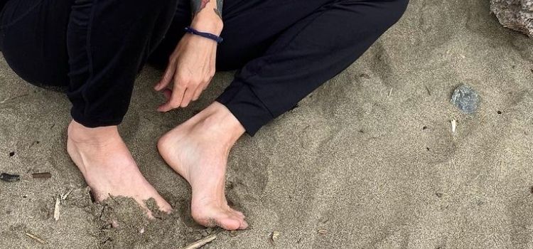 Pics Amy Dumas Feet And Legs