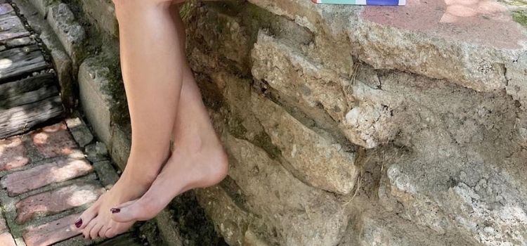 pics Chelsea Handler Feet and Legs