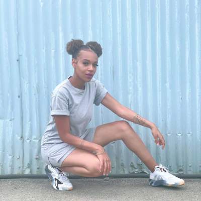 pics Reign Edwards Feet and Legs